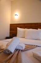 奢华双人房 | 迷你吧、办公桌、笔记本电脑工作区、免费 WiFi