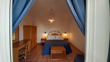 1 bedroom, in-room safe, free WiFi, bed sheets