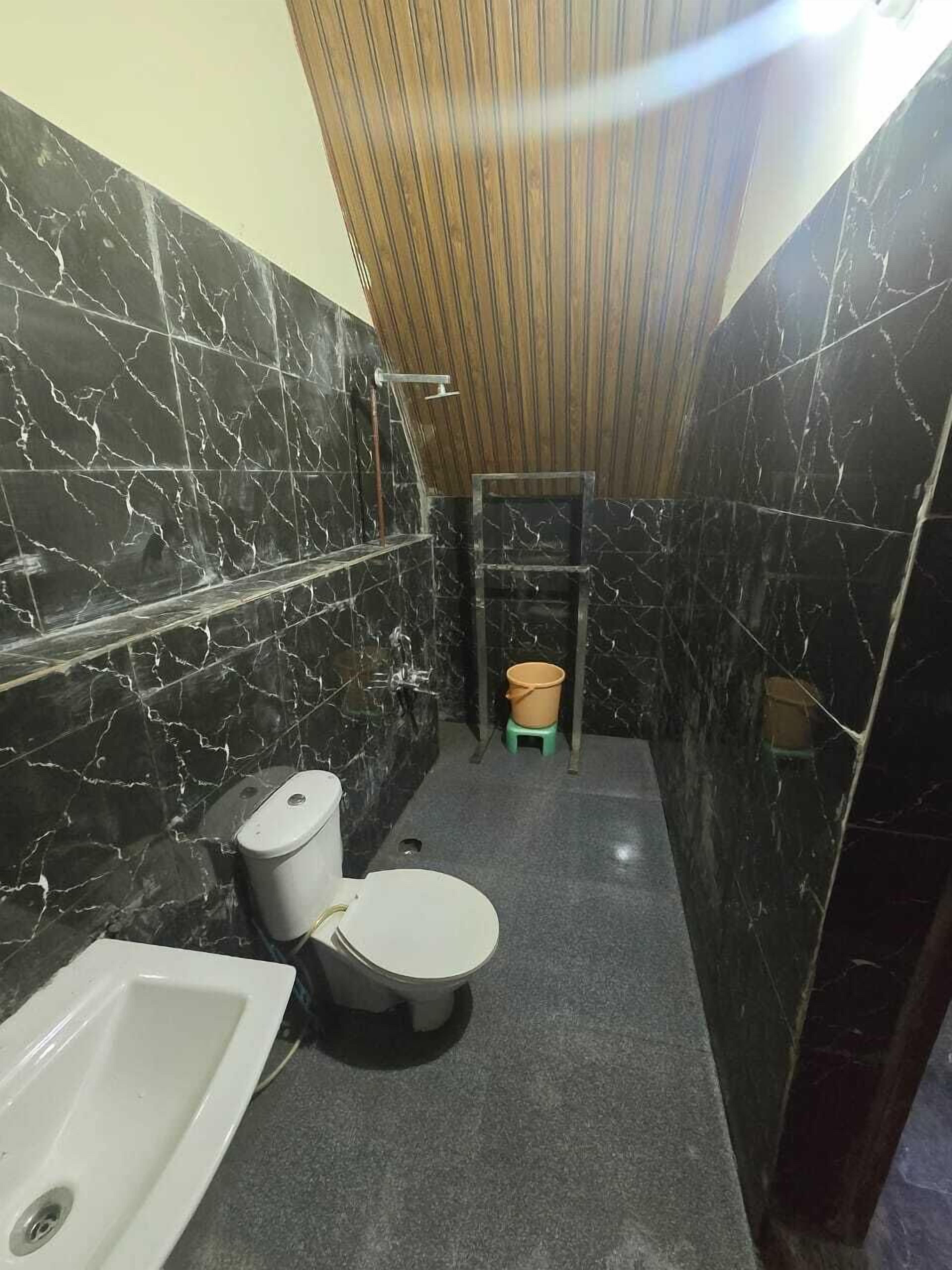 Deluxe Cabin | Bathroom | Shower, towels