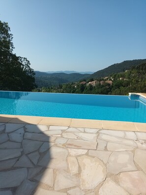 Outdoor pool - Family home with swimming pool and superb views, between beaches and the Verdon gorges. (Bargemon)