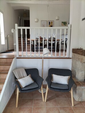 Télévision, table de tennis de table