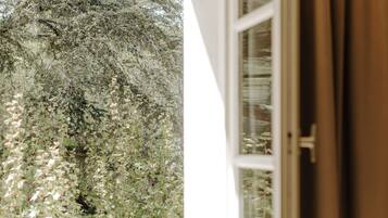 Coffres-forts dans les chambres, bureau, rideaux occultants