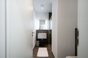 Apartment | Bathroom | Shower, free toiletries, hair dryer, towels - Stylish Designer Studio in Bonnevoie (Luxembourg City)