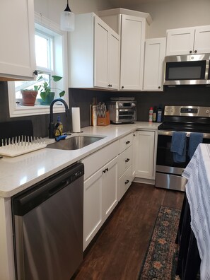 電子レンジ、オーブン、コンロ、食器洗い機