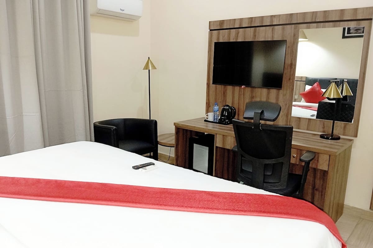 Deluxe kamer | 1 slaapkamer, Italiaanse Frette-lakens, luxe beddengoed