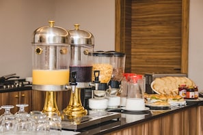 Bao gồm bữa sáng buffet hàng ngày