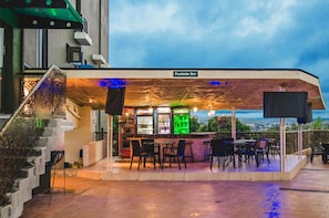 Hồ bơi ngoài trời, mở cửa từ 7:00 đến 18:30, dù/ô trên bãi biển/hồ bơi
