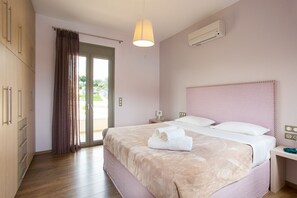 4 bedrooms, bed sheets