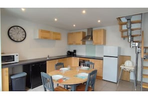 Fridge, microwave, oven, stovetop - Le Nid Colas", south courtyard / bicycles available (Fécamp)