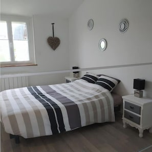 2 bedrooms, travel crib, free WiFi - Le Nid Colas", south courtyard / bicycles available (Fécamp)