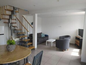 TV - Le Nid Colas", south courtyard / bicycles available (Fécamp)