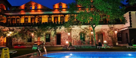 المنشأة من الخارج