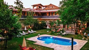 Piscina externa sazonal