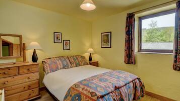 2 makuuhuonetta, silitysrauta/-lauta, Wi-Fi, vuodevaatteet