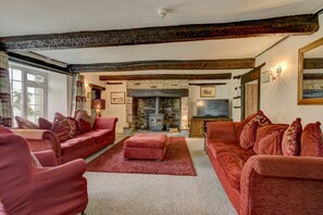 TV, fireplace