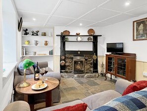 TV, fireplace