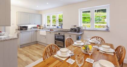 One Lower Spire Cottage, Liscombe