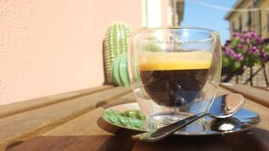 Thức ăn và đồ uống