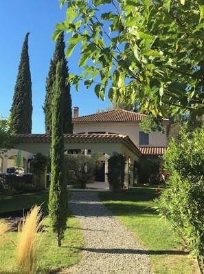 Property grounds - Light Villa, 5 rooms, 10/12 people, Hot Swimming pool (Lourmarin)