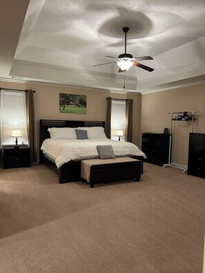 4 bedrooms, desk, iron/ironing board, free WiFi