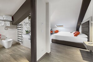 Quarto família | Banheiro | Secador de cabelo, chinelos, bidê 