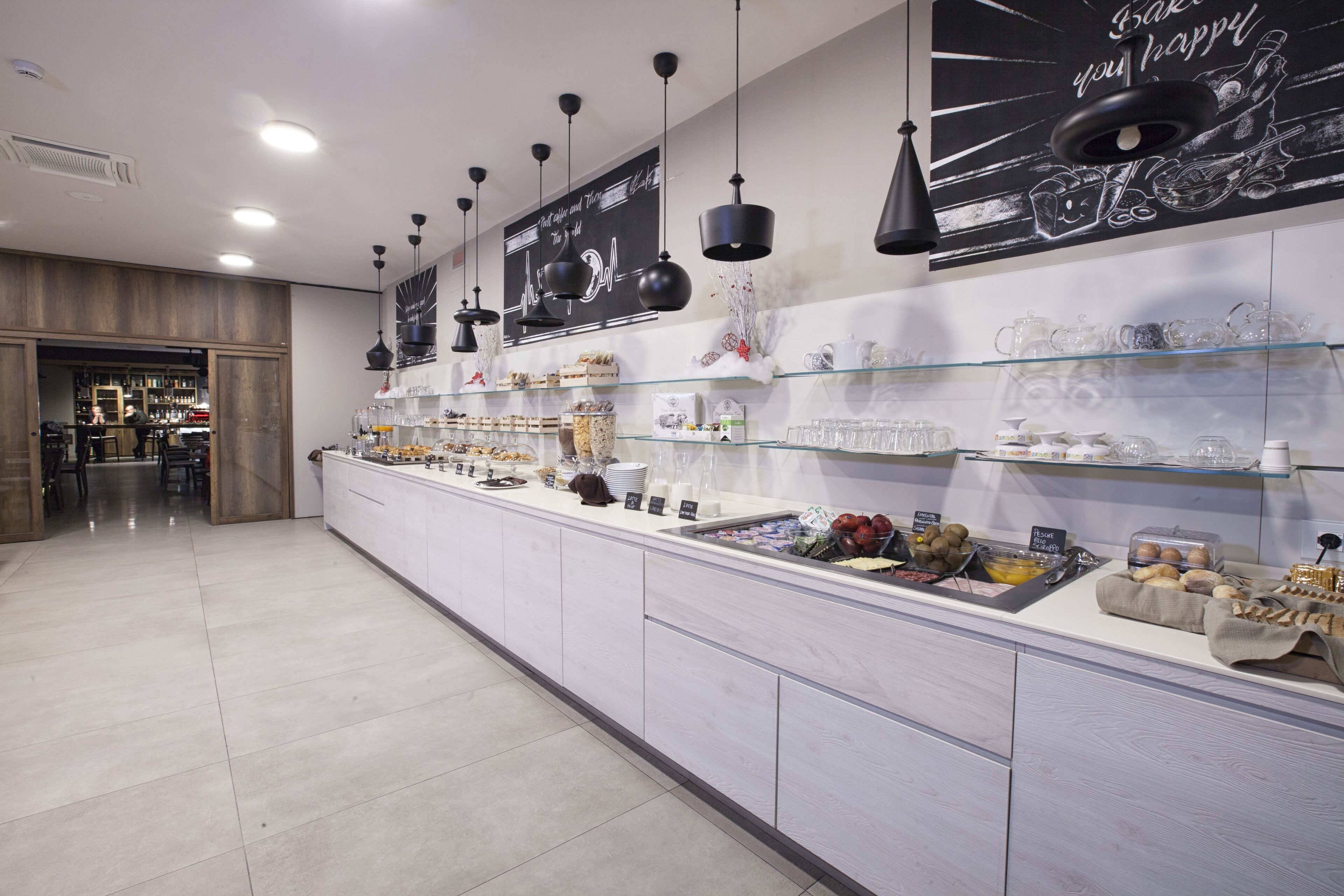 Petit déjeuner buffet (7 EUR par personne)