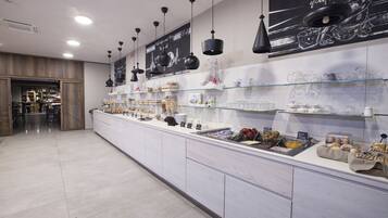 Desayuno buffet (EUR 7 por persona)