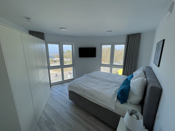 3 bedrooms, travel cot, WiFi, bed sheets