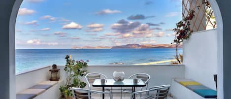 Comfort-Apartment, Meerblick, am Strand | Terrasse/Patio