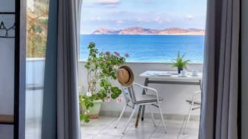Classic Studio, Sea View, Beachfront | 1 bedroom, iron/ironing board, free WiFi