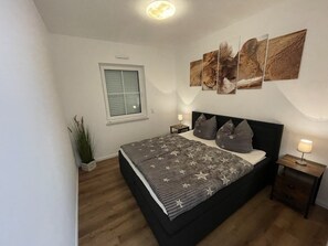 1 bedroom, desk, free WiFi, bed sheets