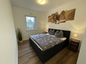 1 soverom, skrivebord, wi-fi (inkludert) og sengetøy