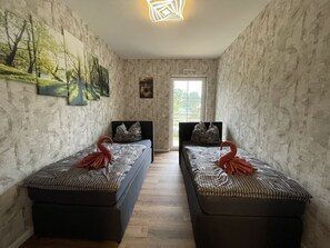 1 bedroom, desk, free WiFi, bed sheets