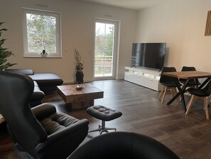 Smart TV, books, computer monitors - Vacation apartment in the countryside (Oranienburg)