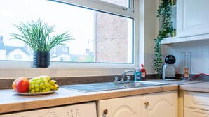 Private kitchen - Barrack Hill View by Tŷ SA (Newport)