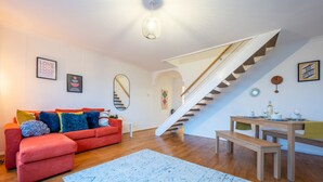 Living area - Barrack Hill View by Tŷ SA (Newport)