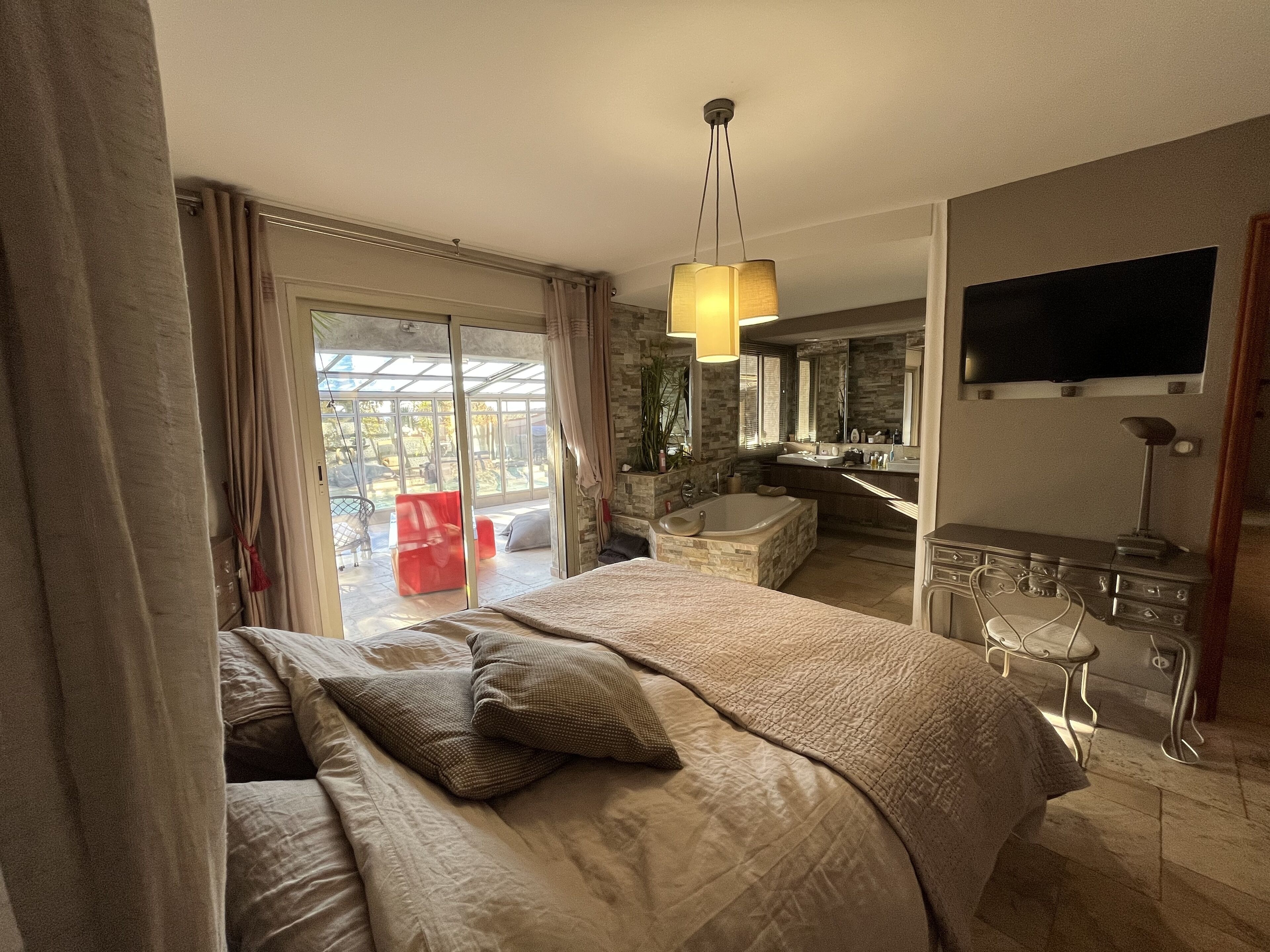 3 bedrooms, iron/ironing board, free WiFi, bed sheets