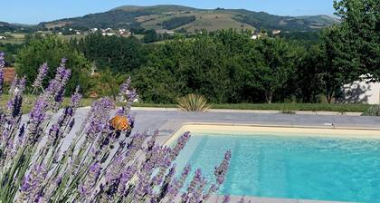 House with pool/spa and views of the Basque mountains
