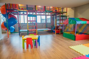 Tempat bermain anak – indoor