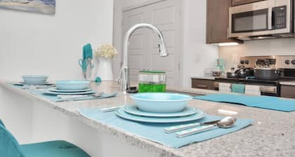 Luxe & Relaxing Gem ~ Pool &Gym~Long stays Welcome