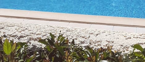 حمّام سباحة خارجي