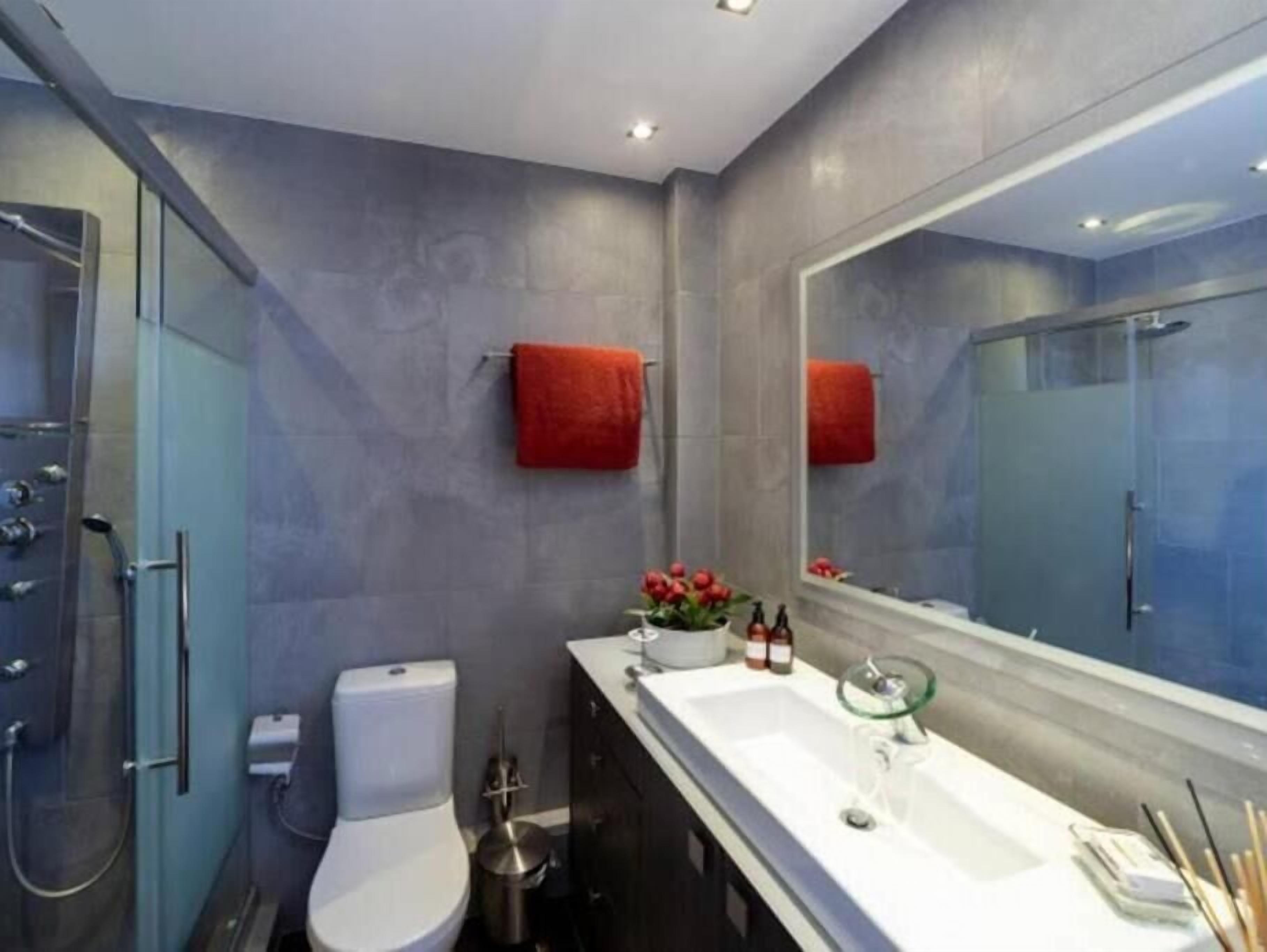 Classic-Villa | Badezimmer | Dusche, Handtücher