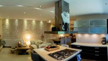 Villa clásica | Cocina privada | Refrigerador, microondas, horno y parrilla de estufa