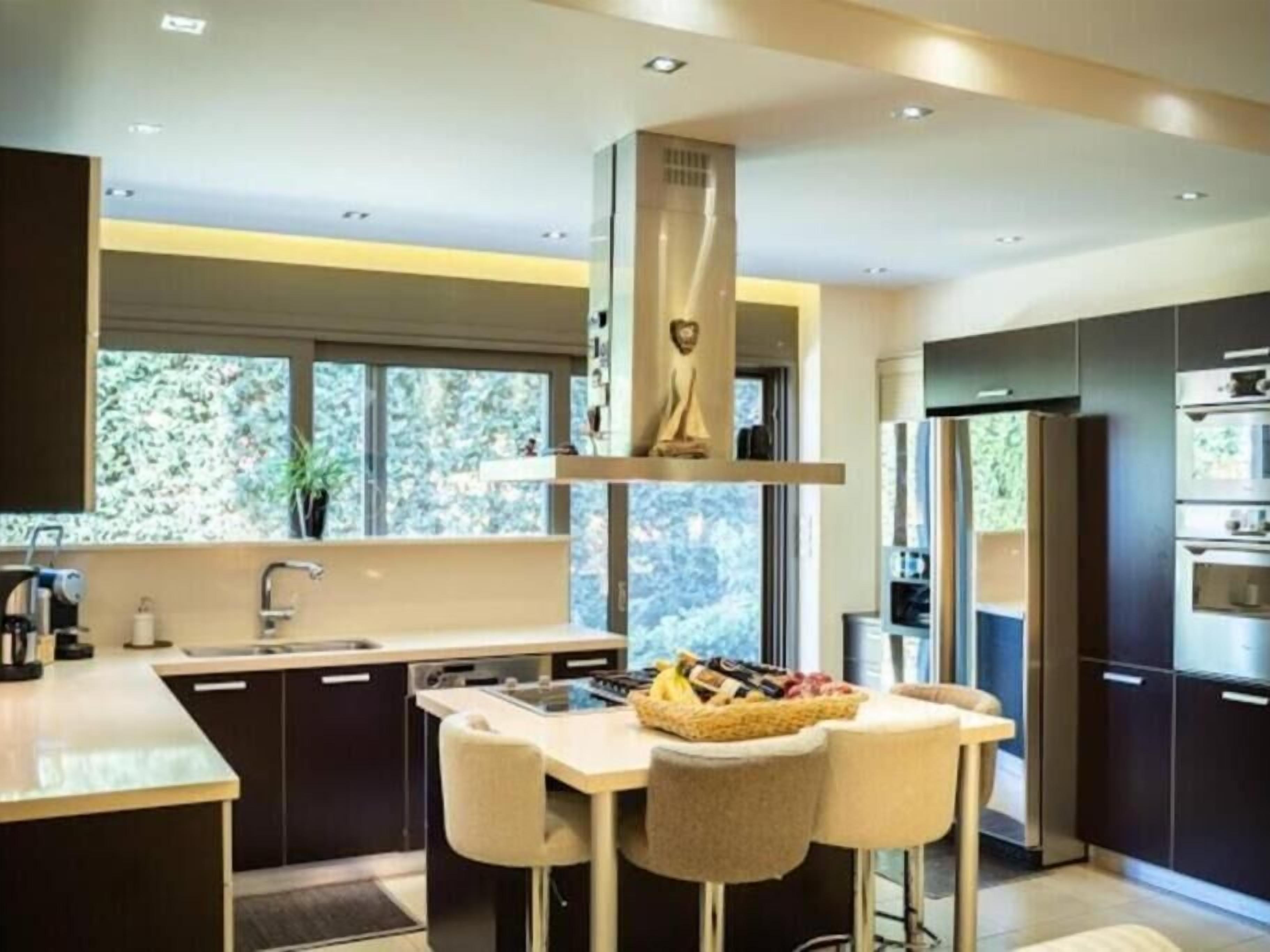 Vila clássica | Cozinha privada | Geladeira, micro-ondas, fogão, cooktop