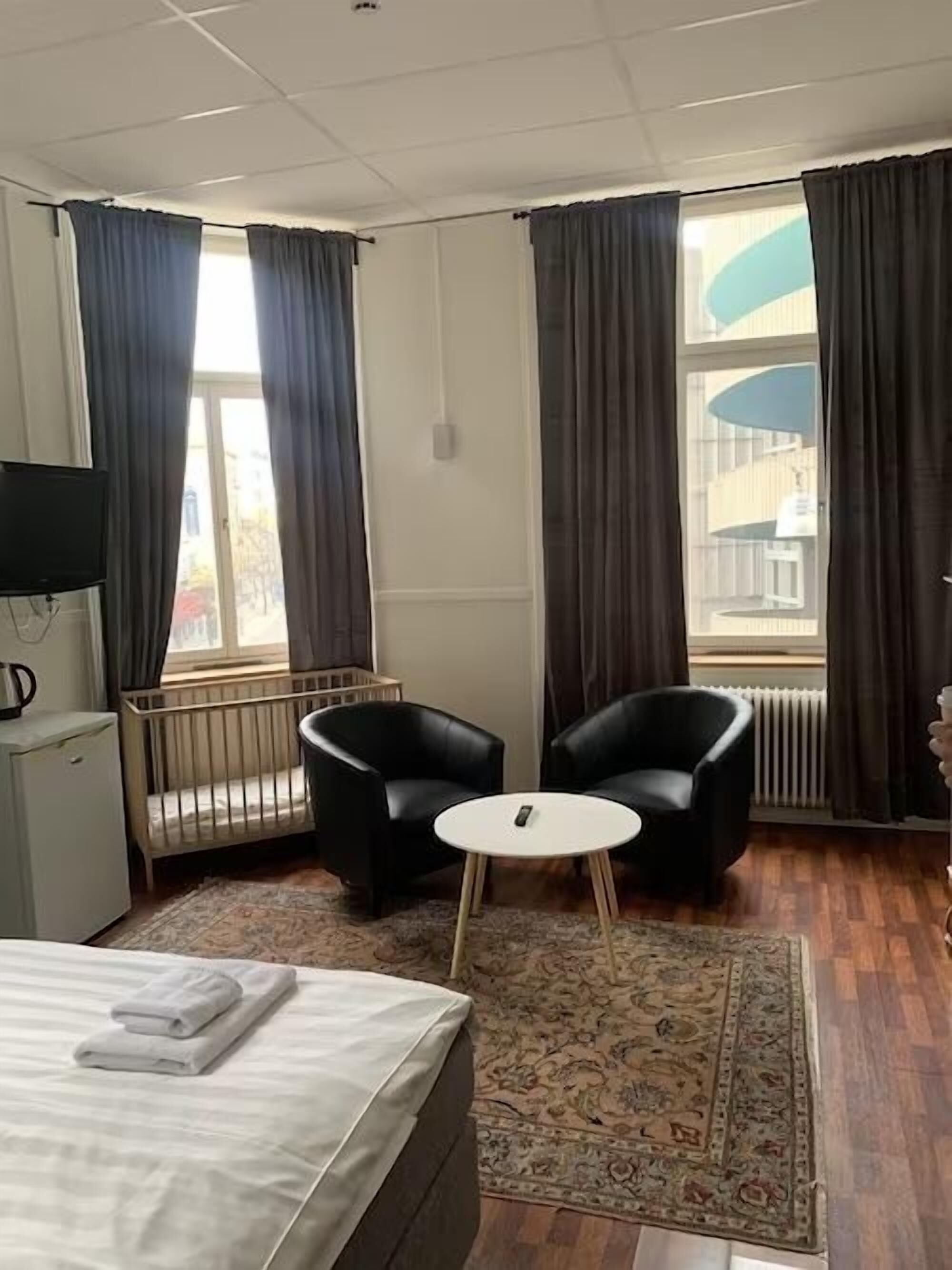 Premium bedding, blackout drapes, free WiFi, bed sheets