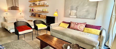 Fernseher, Bücher, Stereoanlage