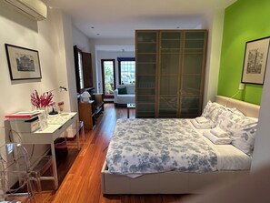 1 bedroom, desk, iron/ironing board, free WiFi