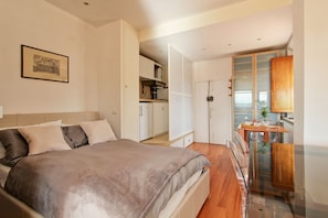 1 Schlafzimmer, Schreibtisch, Bügeleisen/Bügelbrett, kostenloses WLAN