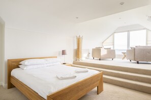 4 bedrooms, iron/ironing board, WiFi, bed sheets - Cliff Lodge - Best views in Liscannor! (County Clare)