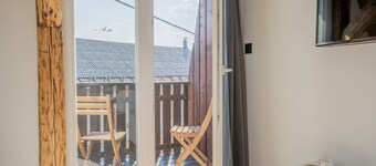 HIŠA NA VOGALU (AP.4) Studio w/ balcony, near Bled